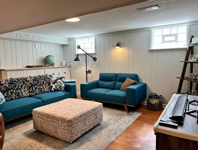 Building Photo - 940 N Oak Park Ave