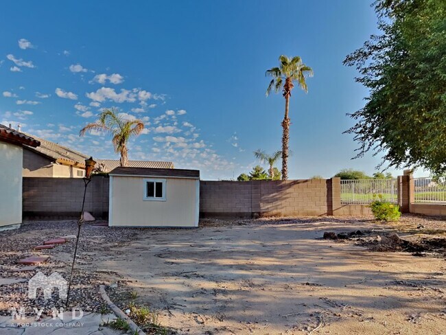 Building Photo - 513 S 120th Ave