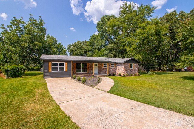 Building Photo - 6 Dee Dee Cir