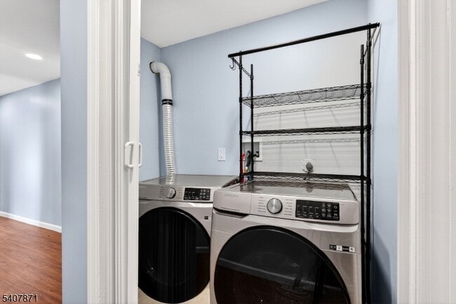 Building Photo - 1582 Irving St