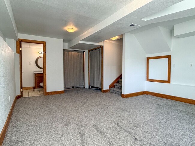 Building Photo - Single-Family Home in Littleton!