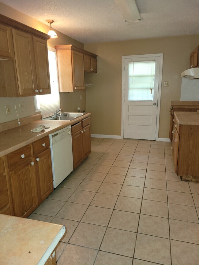 Building Photo - 1733 Carlyle Ave