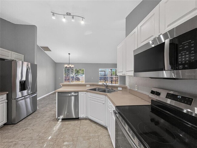 Building Photo - 14309 Golden View Dr