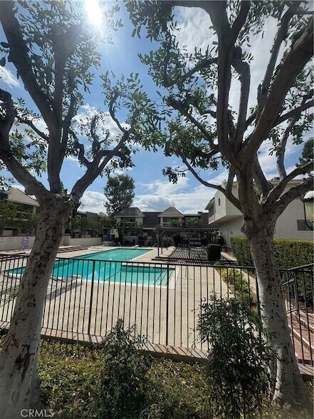 Building Photo - 10201 Mason Ave