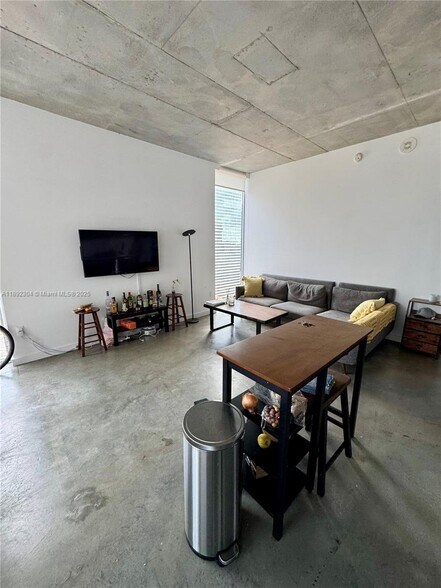 Building Photo - 151 SE 1st St