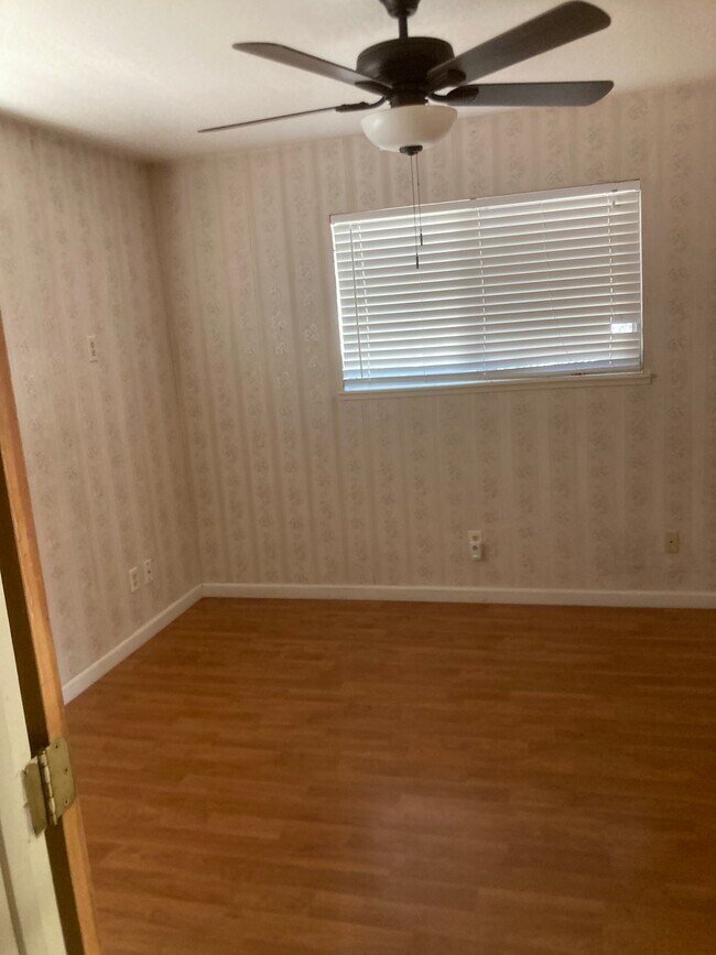 Building Photo - 960 Arrowhead Dr