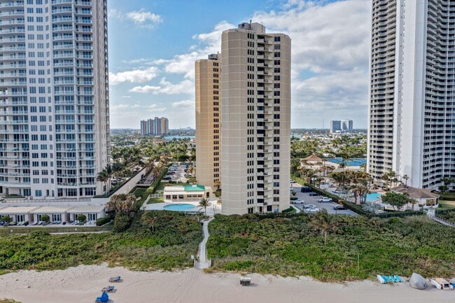 Building Photo - 2800 N Ocean Dr