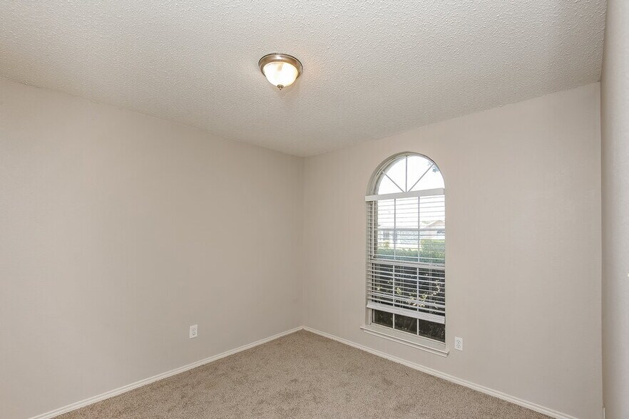 Building Photo - 1040 Glencrest Dr