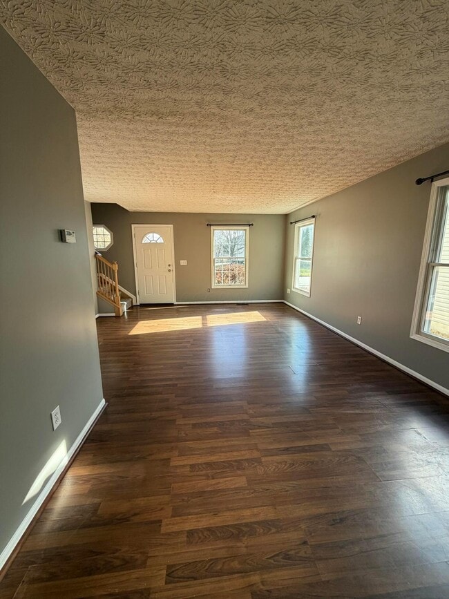 Building Photo - 8735 Olenbrook Dr