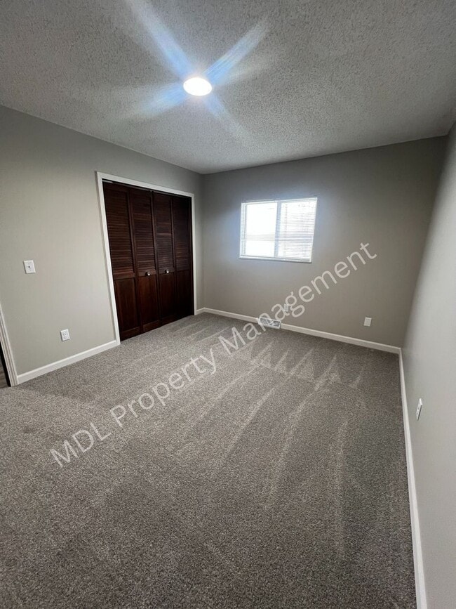 Building Photo - Thomas White Apartments*