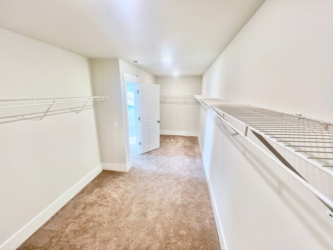 Building Photo - Prestigious 4 Bedroom Home on the Crystal ...