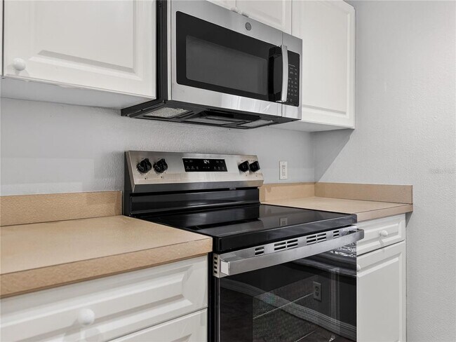 Building Photo - 14309 Golden View Dr