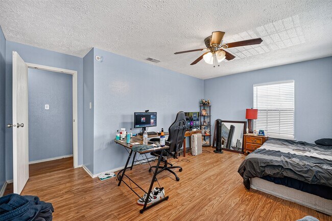 Building Photo - 15927 Eastcape Dr