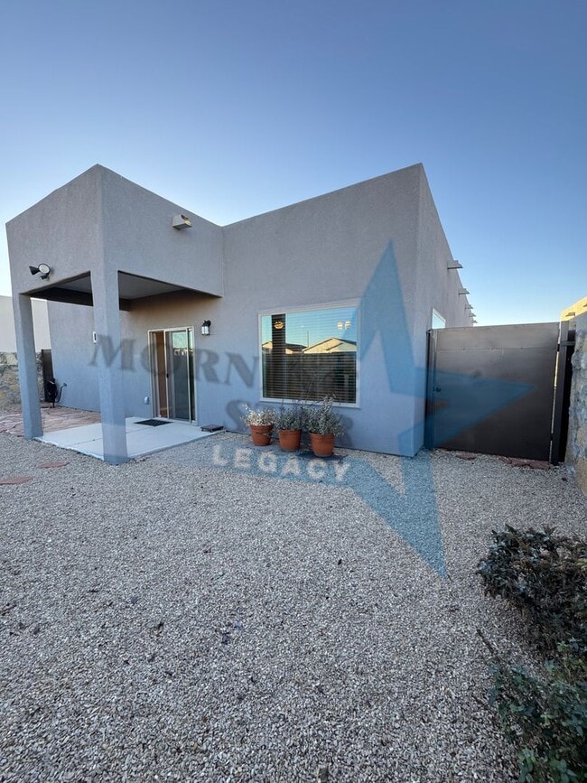 Building Photo - Newer home in desirable Metro area!