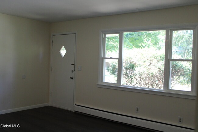 Building Photo - 8 Zelenke Dr