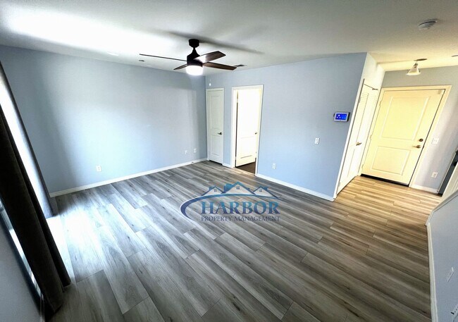 Building Photo - Elegant 3-Story, 4-Bedroom, 3-Bath Condo