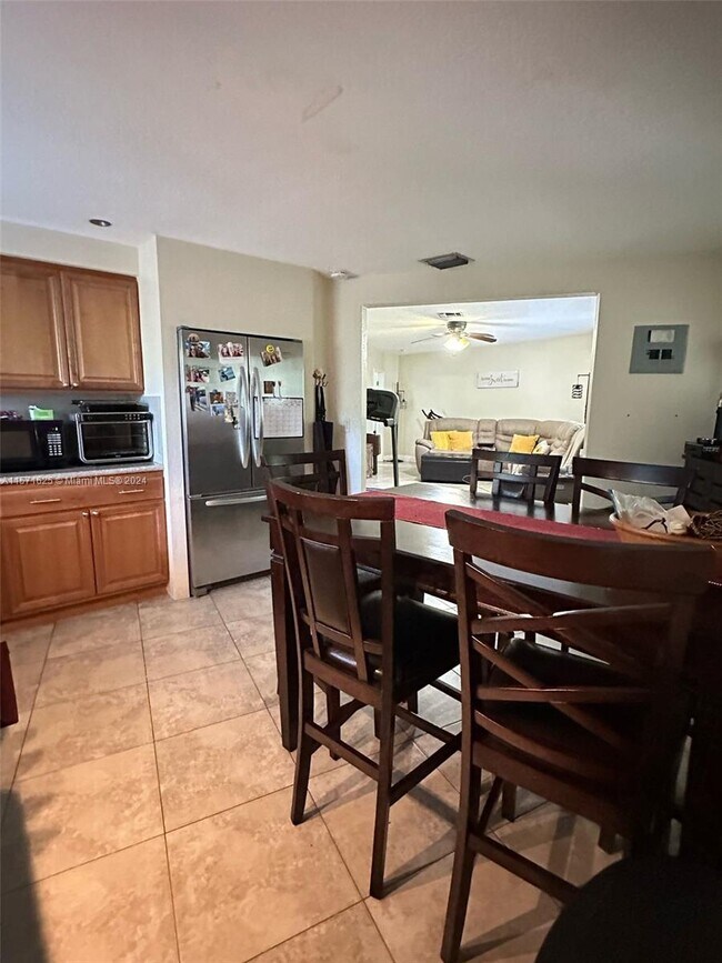 Building Photo - 1753 NE 18th St