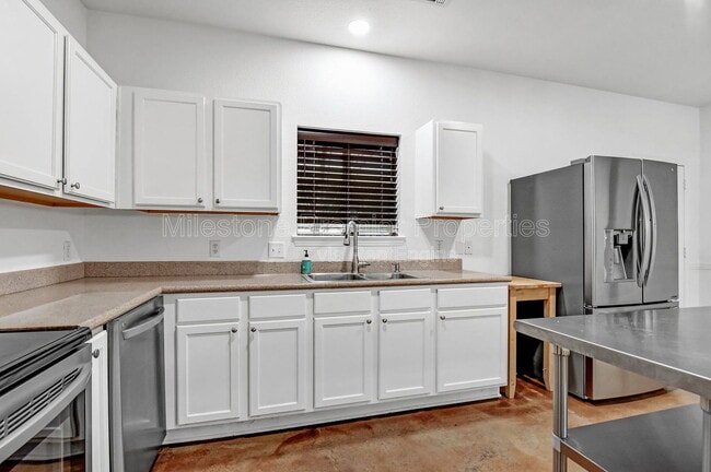 Building Photo - 207 Starr St