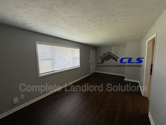 Building Photo - 886 E Dawn Dr