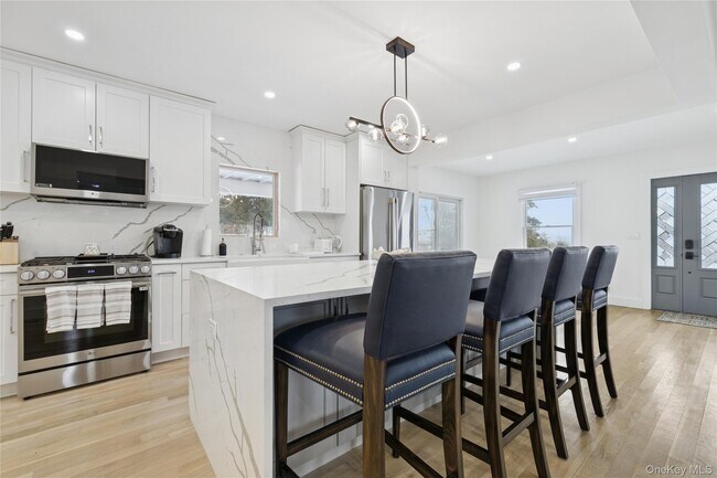 Building Photo - 10 Sagamore Rd