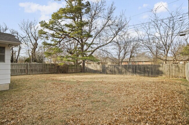 Building Photo - 1607 Denison Dr