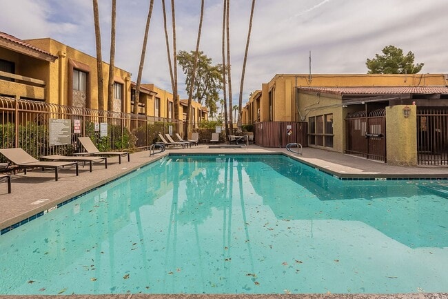 Building Photo - Charming Old Town Scottsdale Condo with Re...