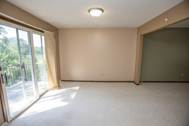 Building Photo - 131 Cresent Dr