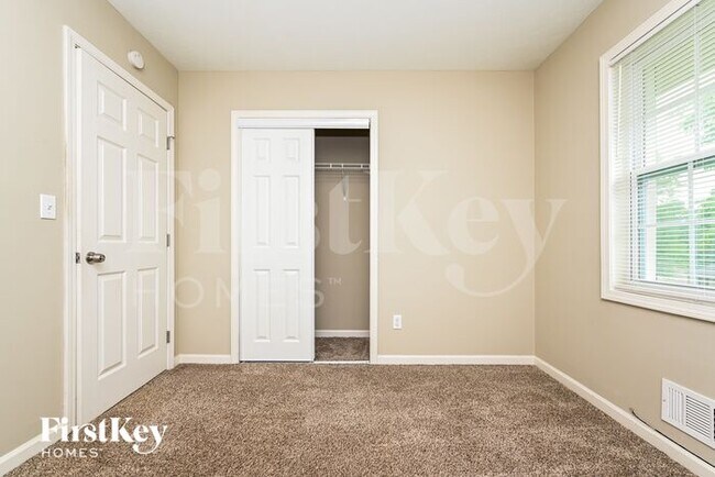 Building Photo - 1407 Colony East Circle