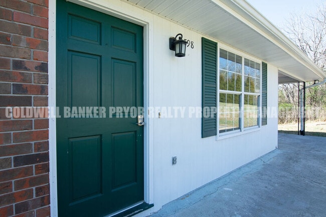 Building Photo - 598 Highland Dr