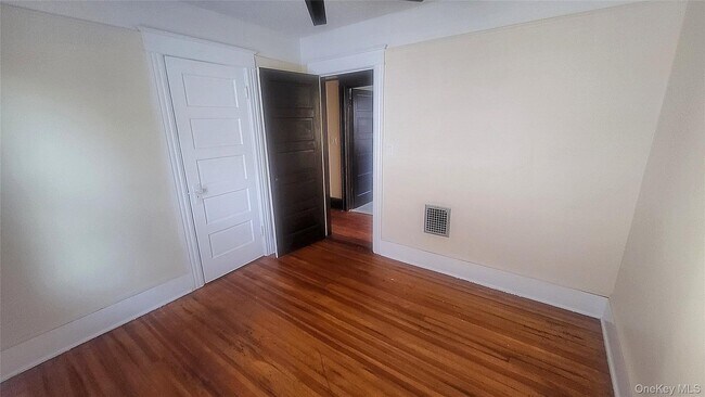 Building Photo - 34 Manitou Ave