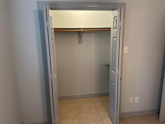 Building Photo - 2743 Maple Tree Rd