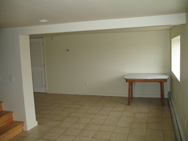 Building Photo - 1727 W Youngs Ditch Rd