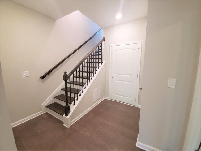 Building Photo - 881 Sunset Park Dr