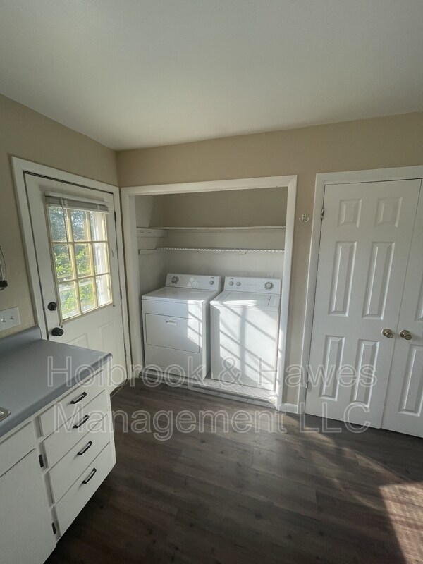 Building Photo - 3613 Highland Dr