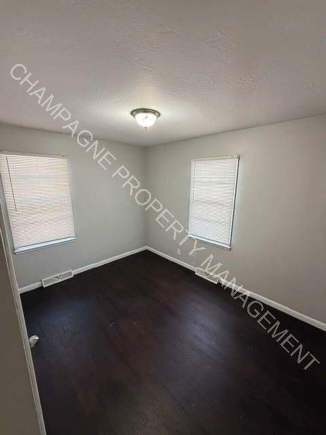 Building Photo - 615/617 Deweese St