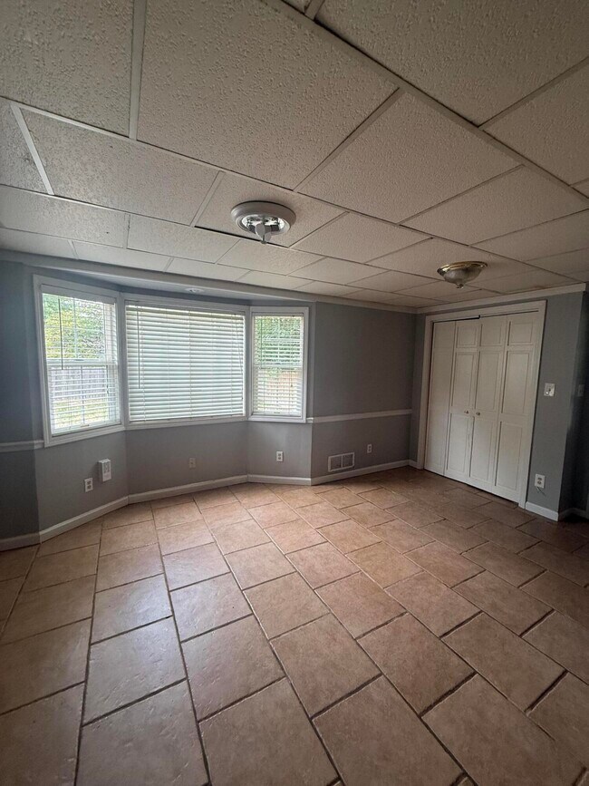 Building Photo - 2149 Violet Rd