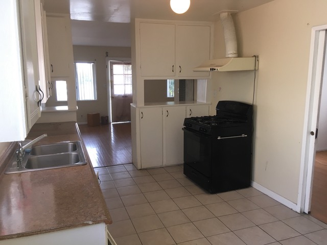 Kitchen - 3037 Evelyn Ave