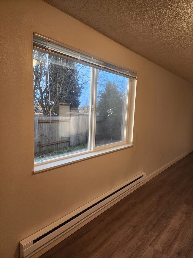 Building Photo - 903 Filbert Ct