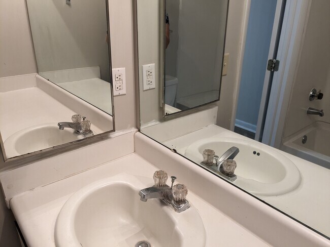 Building Photo - 1241 University Ct