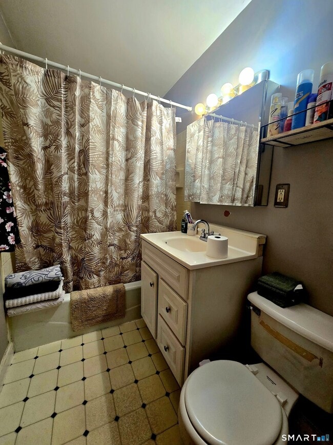 Building Photo - 73 Woodbridge Ave