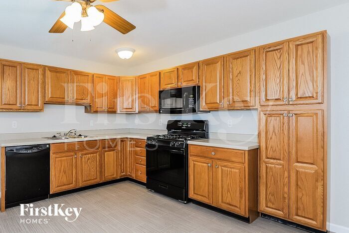 Building Photo - 12035 Quality Ln