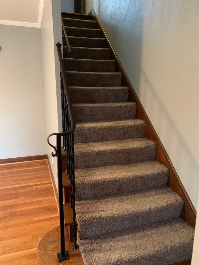 Building Photo - 1430 W 6th Ave