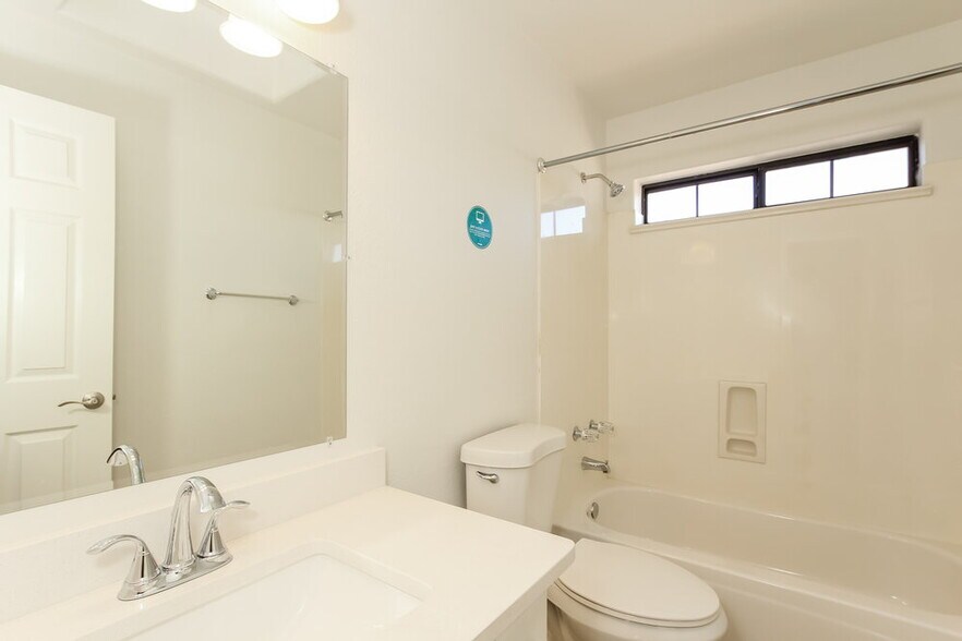 Building Photo - 18039 N 12th Pl