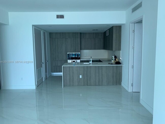 Building Photo - 17550 Collins Ave