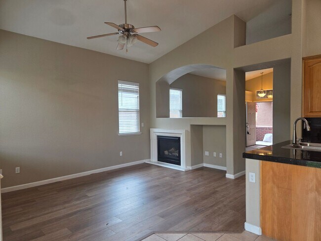 Building Photo - Desirable Empire Ranch 3 Bdrm, 2 Bath