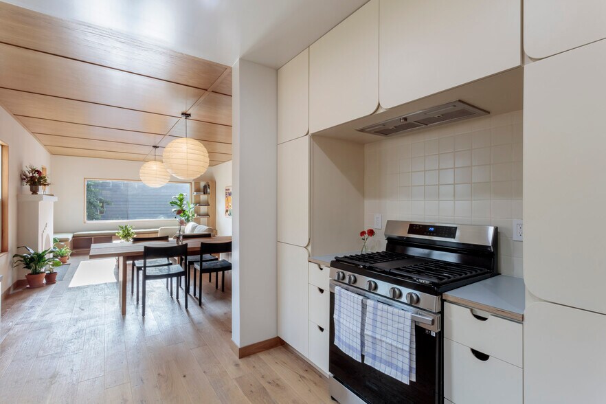 Building Photo - 3361 Hamilton Way