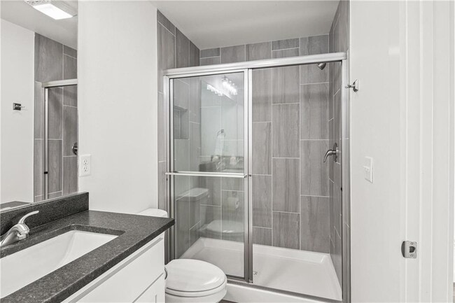 Building Photo - 547 W Pickens Rd