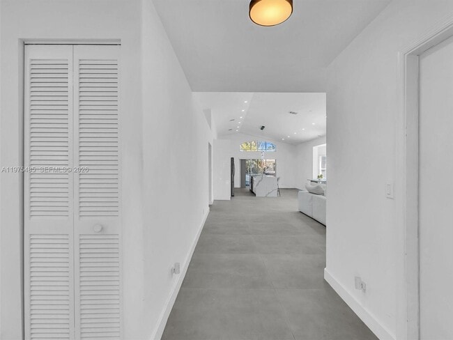 Building Photo - 4962 SW 32nd Way