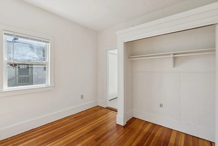 Building Photo - 22 York St