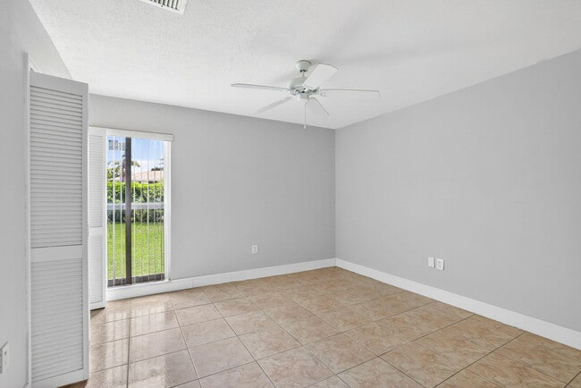 Building Photo - 2403 NW 118th Terrace